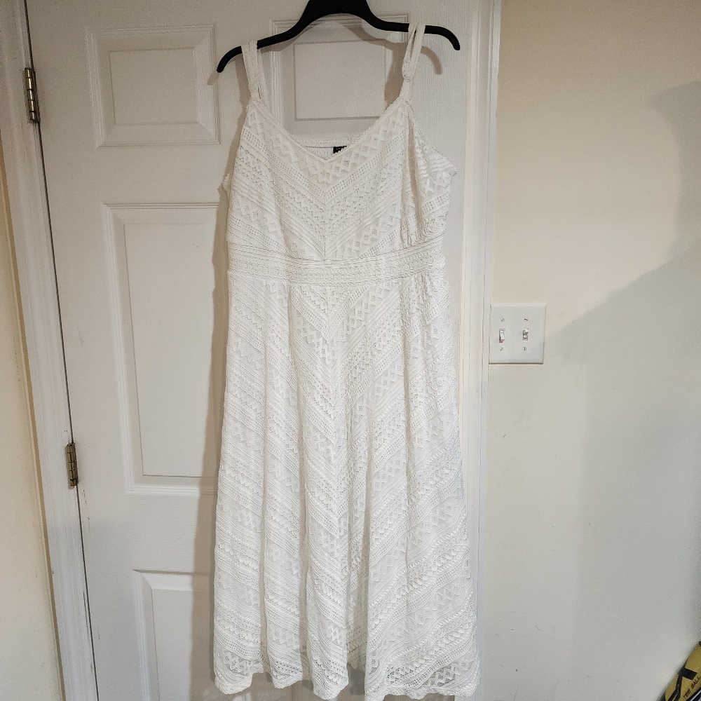 Chic White Lace Midi Dress